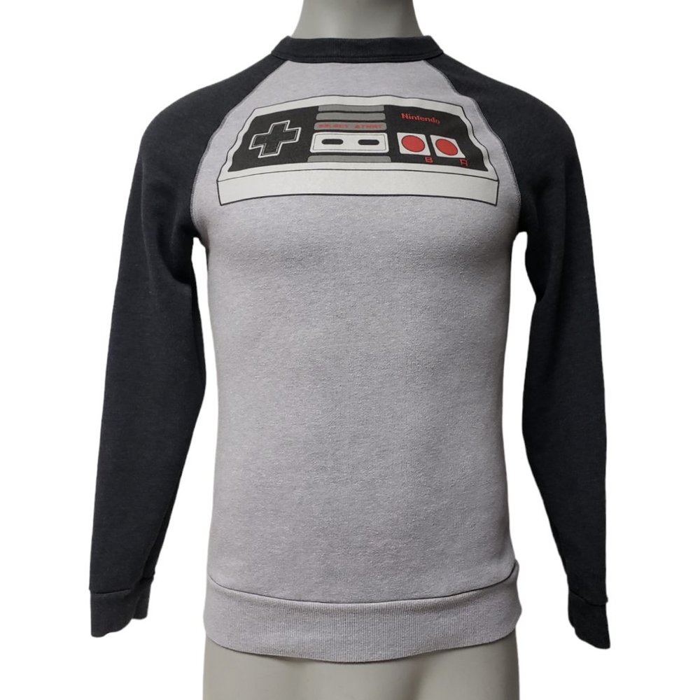 2013 Nintendo Entertainment System raglan sweatshirt . small